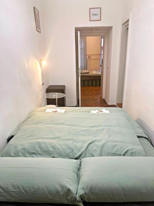 Apartmán Spacious 2 Bedroom Loft With Courtyard - Centre