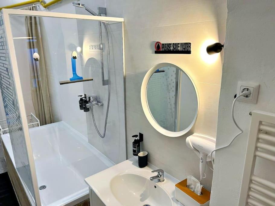 Apartmán Spacious 2 Bedroom Loft With Courtyard - Centre *