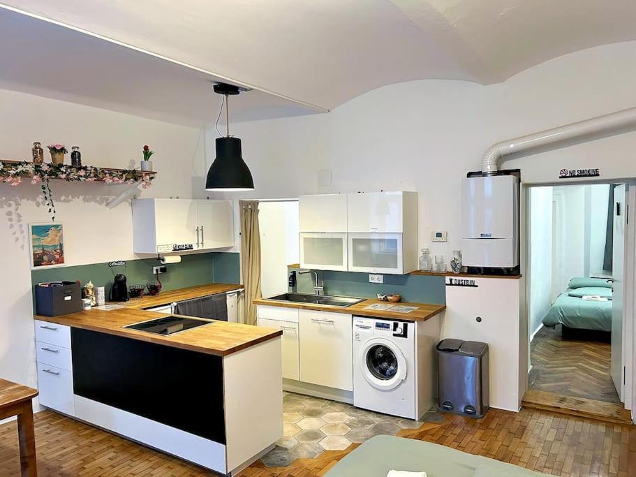 2-bedroom With Small Courtyard - Center