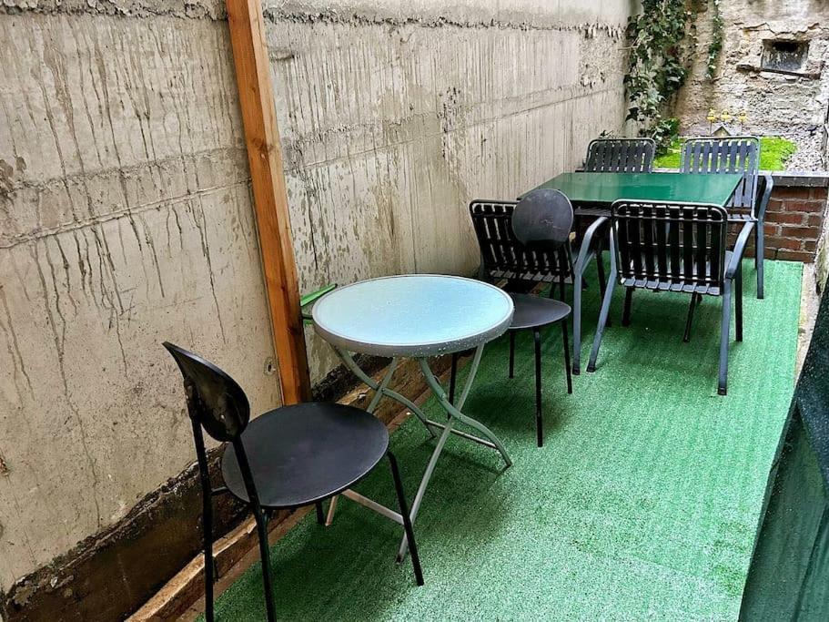 Spacious 2 Bedroom Loft With Courtyard - Centre Appartement *